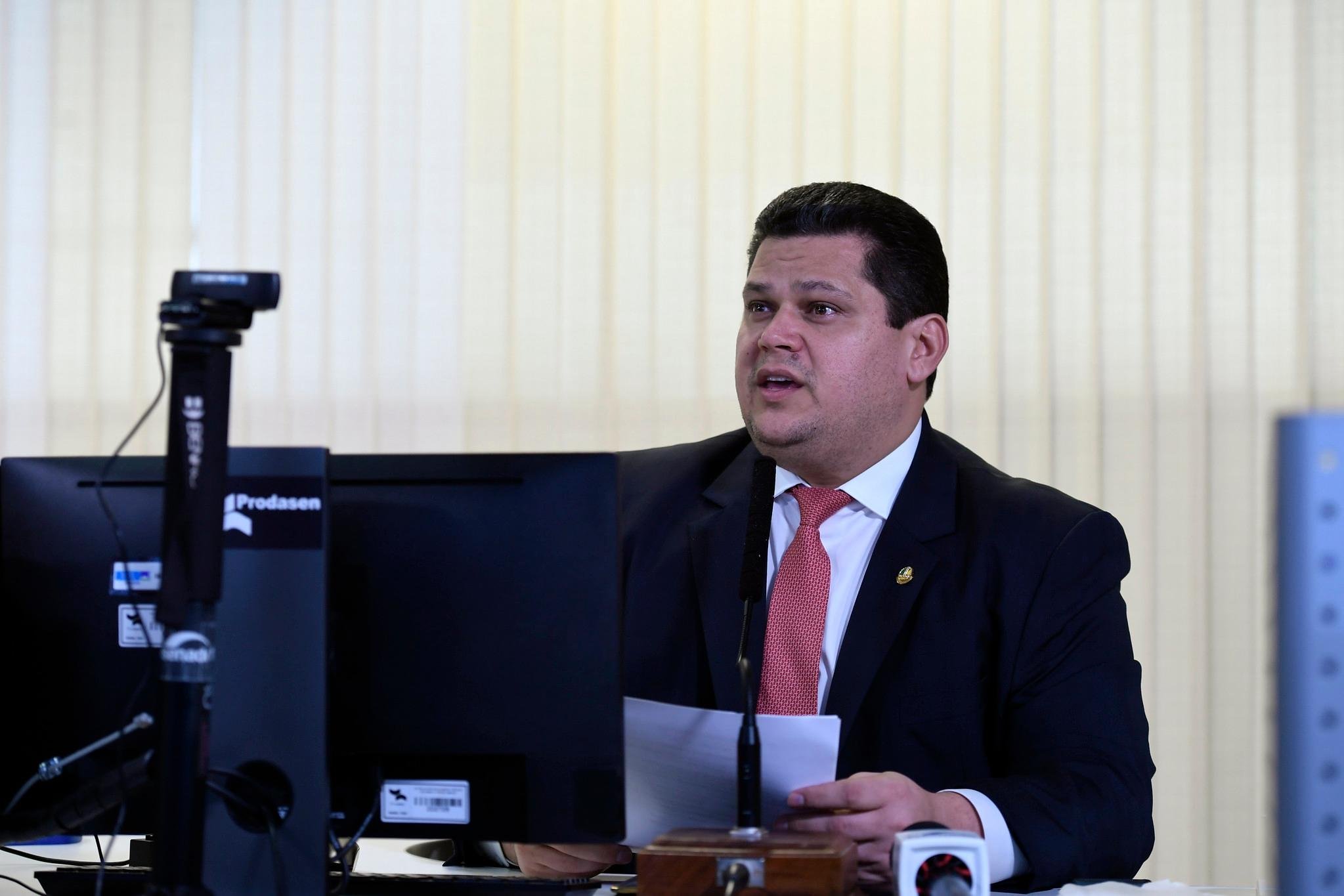 Alcolumbre anunciou cancelamento da sess&atilde;o desta segunda