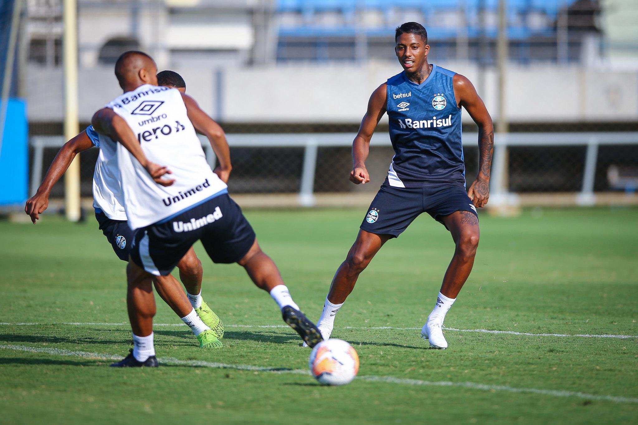 Gr&ecirc;mio espera ter prazo de tr&ecirc;s semanas antes do primeiro jogo