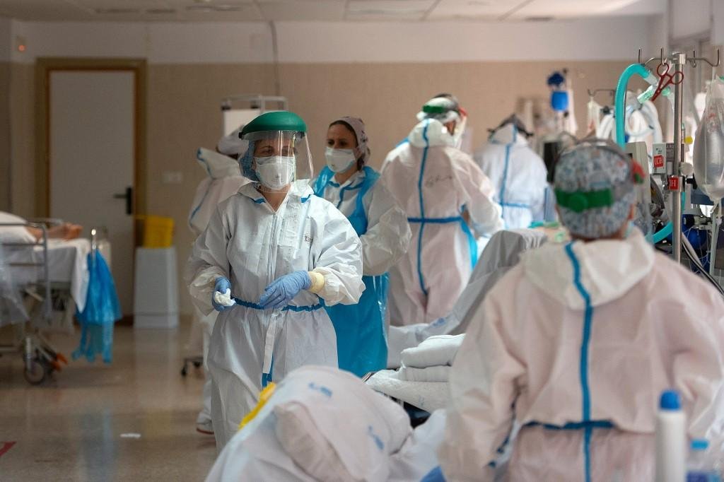 Profissionais da sa&uacute;de lutam contra Covid-19 na Espanha