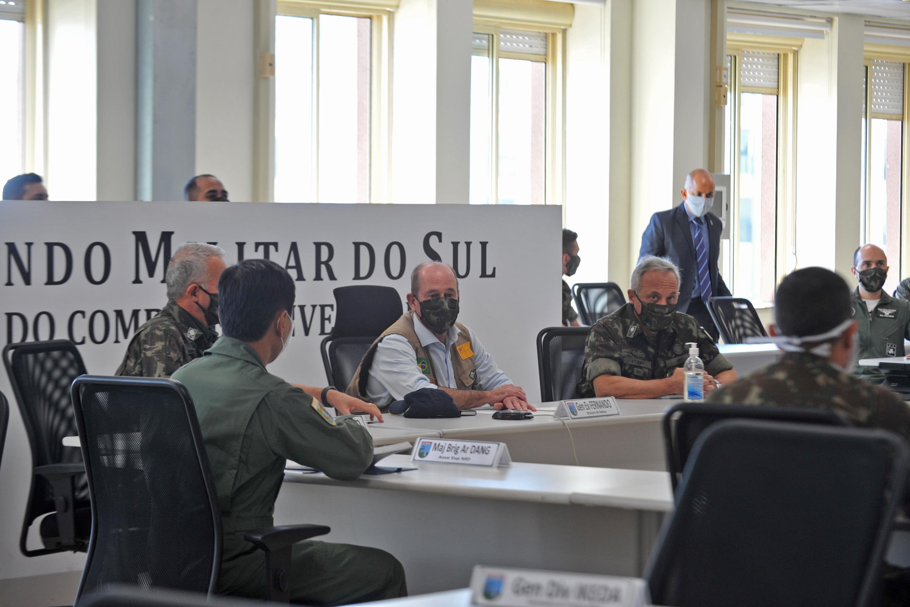 Ministro da Defesa, Fernando Azevedo e Silva, durante visita ao Comando Militar do Sul