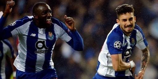 Venda de Alex Telles (D) pode render recursos ao Gr&ecirc;mio