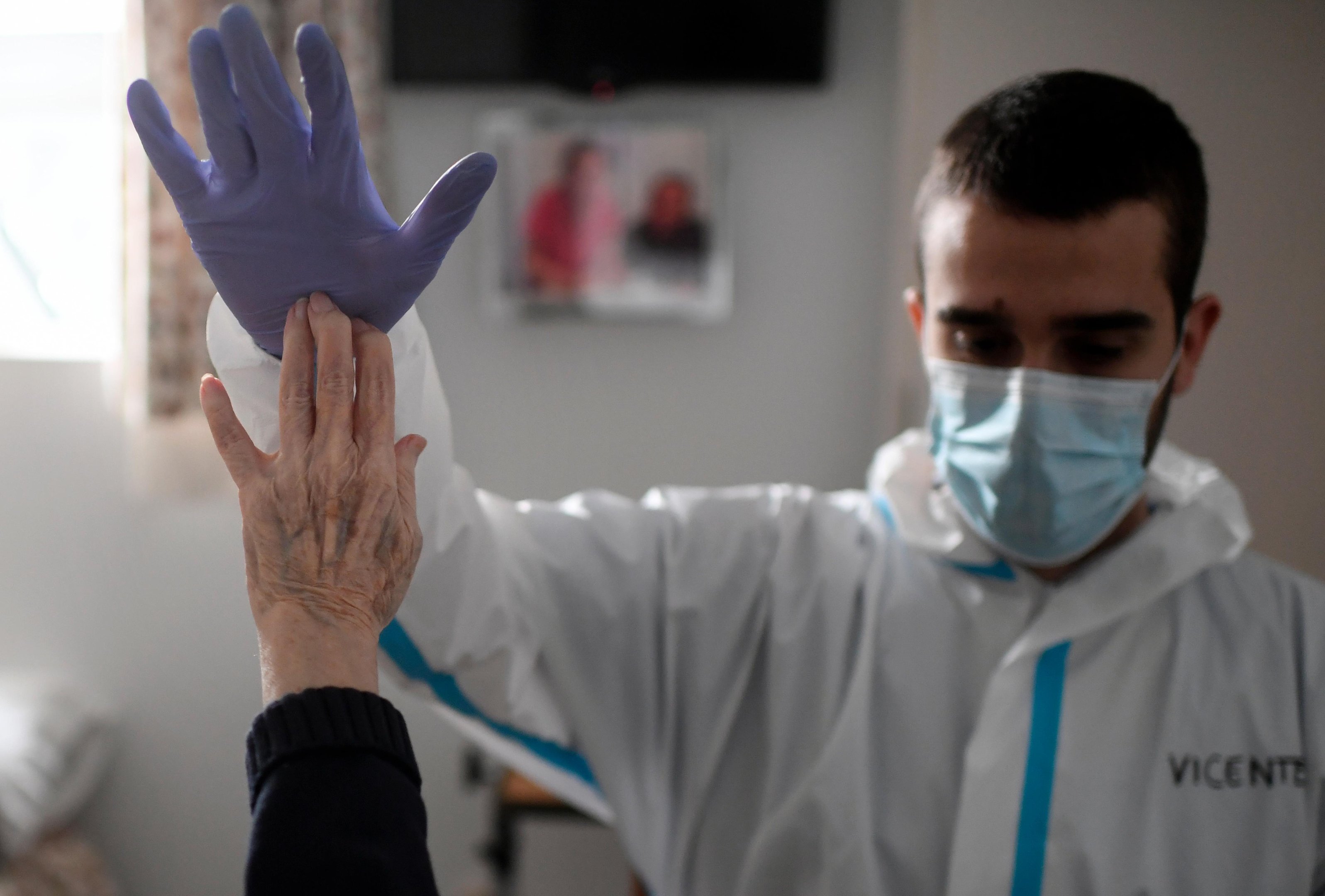 Espanha registrou neste s&aacute;bado um ligeiro aumento no n&uacute;mero di&aacute;rio de mortos