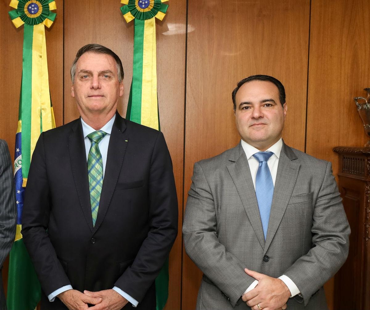 Ministro da Secretaria-Geral da Presid&ecirc;ncia, Jorge Oliveira, &eacute; o preferido, pois tem a confian&ccedil;a do presidente e de seus filhos