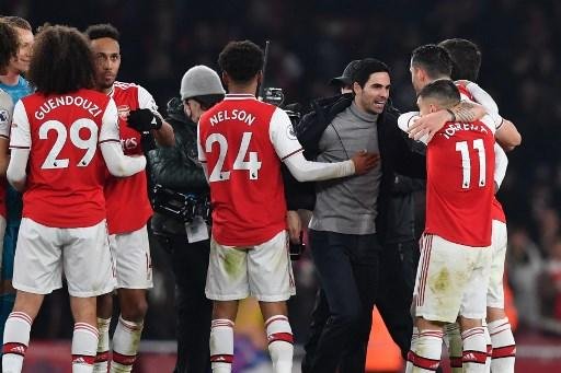 Arsenal pretende retomar os treinos na Inglaterra