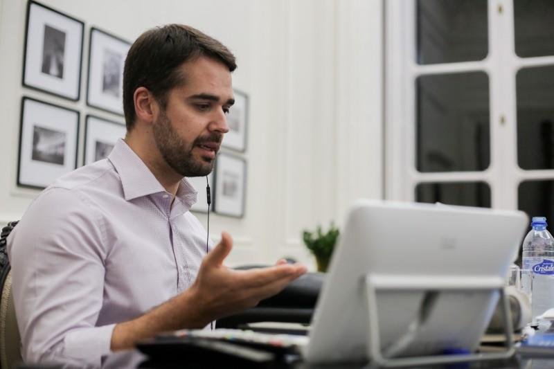 Leite respondeu a perguntas em live neste domingo