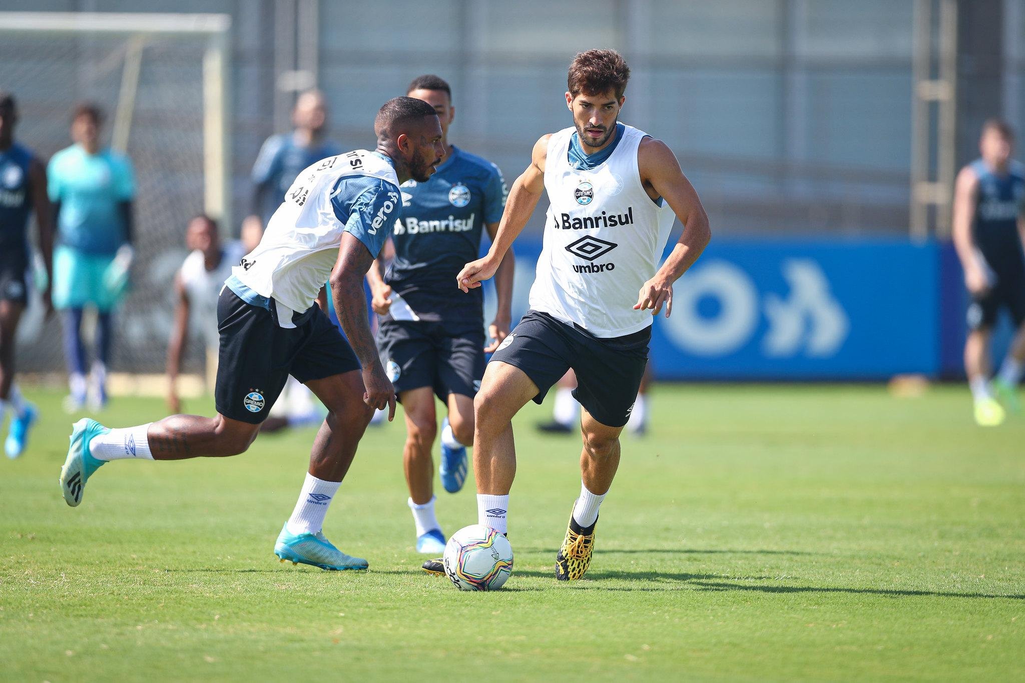 Gr&ecirc;mio aguarda para retomar os treinos