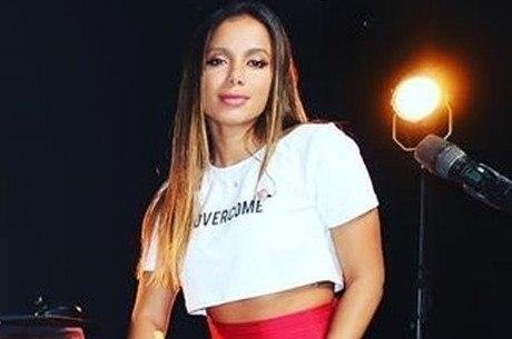 Anitta fez live com m&uacute;sicas religiosas