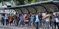 Mudança na tabela de horário dos ônibus de Porto Alegre gerou confusão e reclamações de usuários do sistema