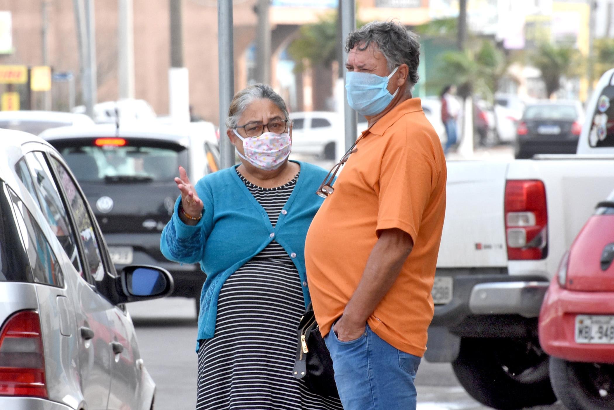 Profissionais da sa&uacute;de dever&atilde;o usar, obrigatoriamente, m&aacute;scaras cir&uacute;rgicas descart&aacute;veis.