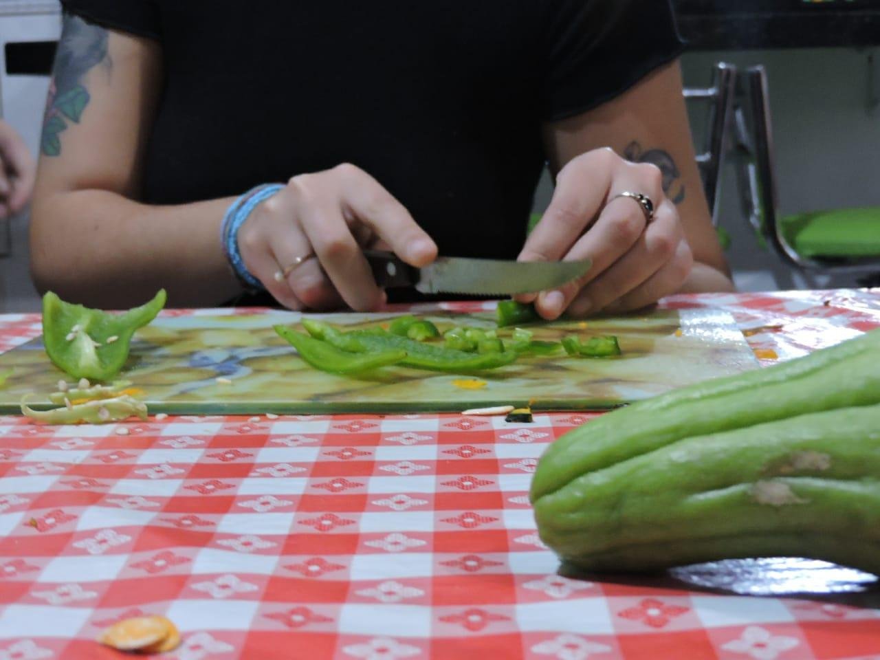EPIs devem ser utilizados pelo trabalhadores e funcion&aacute;rios encarregados de preparar ou servir alimentos.