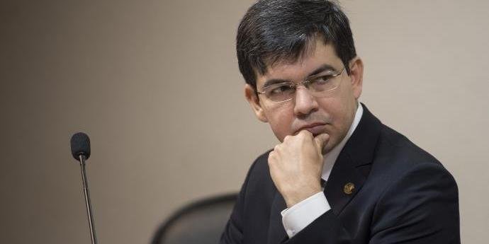 Randolfe Rodrigues se manifestou ap&oacute;s declara&ccedil;&atilde;o de Bolsonaro