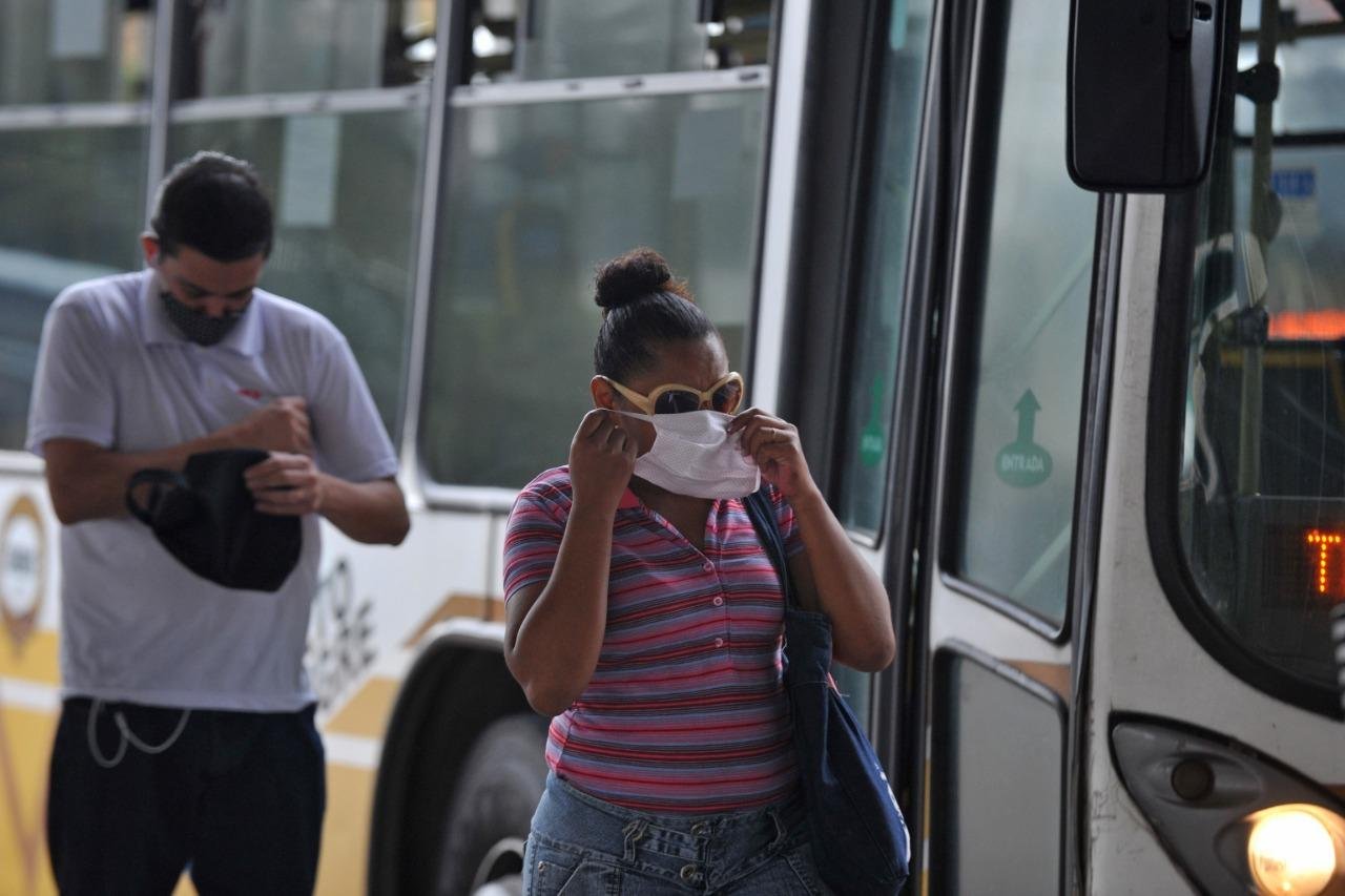Ter&ccedil;a foi o segundo dia da exig&ecirc;ncia de utiliza&ccedil;&atilde;o de m&aacute;scaras por&nbsp;passageiros