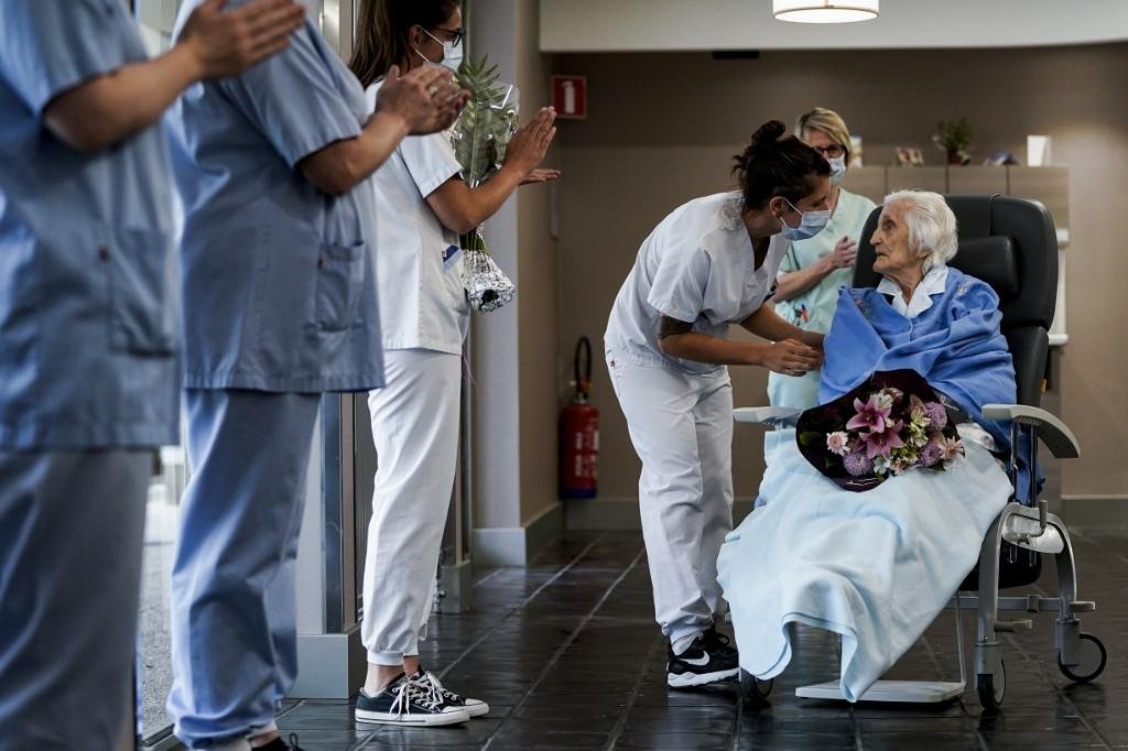 Idosa deixou hospital somente quatro dias depois de ter feito 100 anos