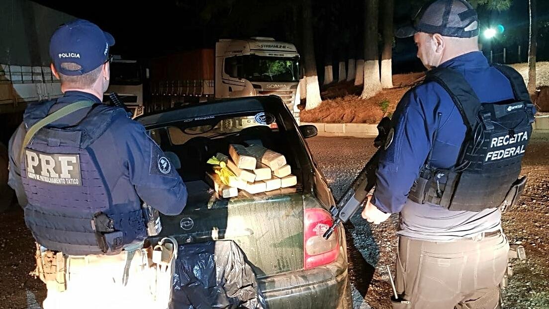 Carro abordado estavam recheado com tijolos do entorpecente
