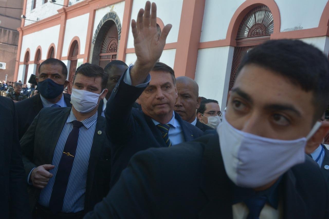 Jair Bolsonaro foi ao encontro de apoiadores