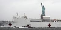 Embarcação USNS Comfort partiu de Manhattan, sem grandes cerimônias