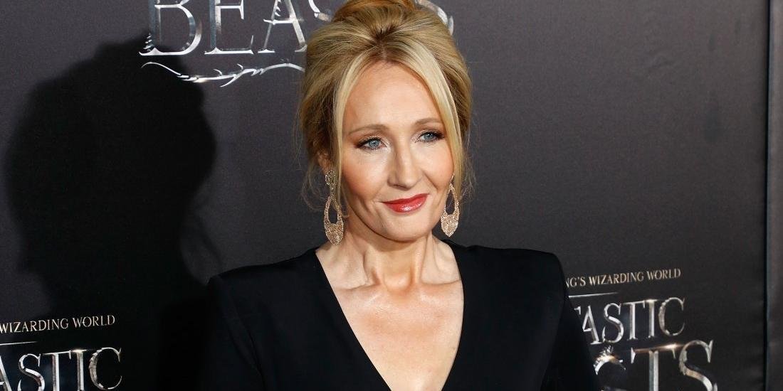 J. K. Rowling fez doa&ccedil;&atilde;o para marcar os 22 anos da ficcional "Batalha de Hogwarts"