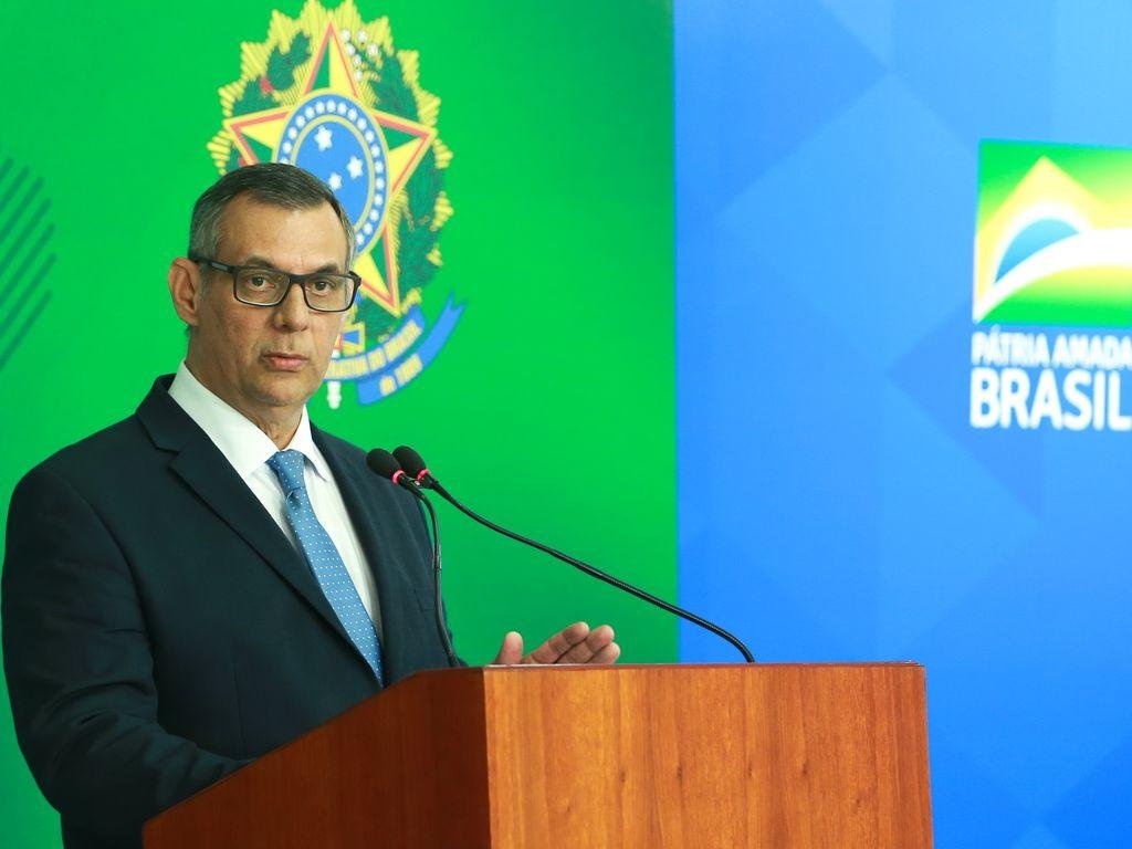 Porta-voz General Ot&aacute;vio R&ecirc;go Barros, de 59 anos, est&aacute; afastado de suas fun&ccedil;&otilde;es