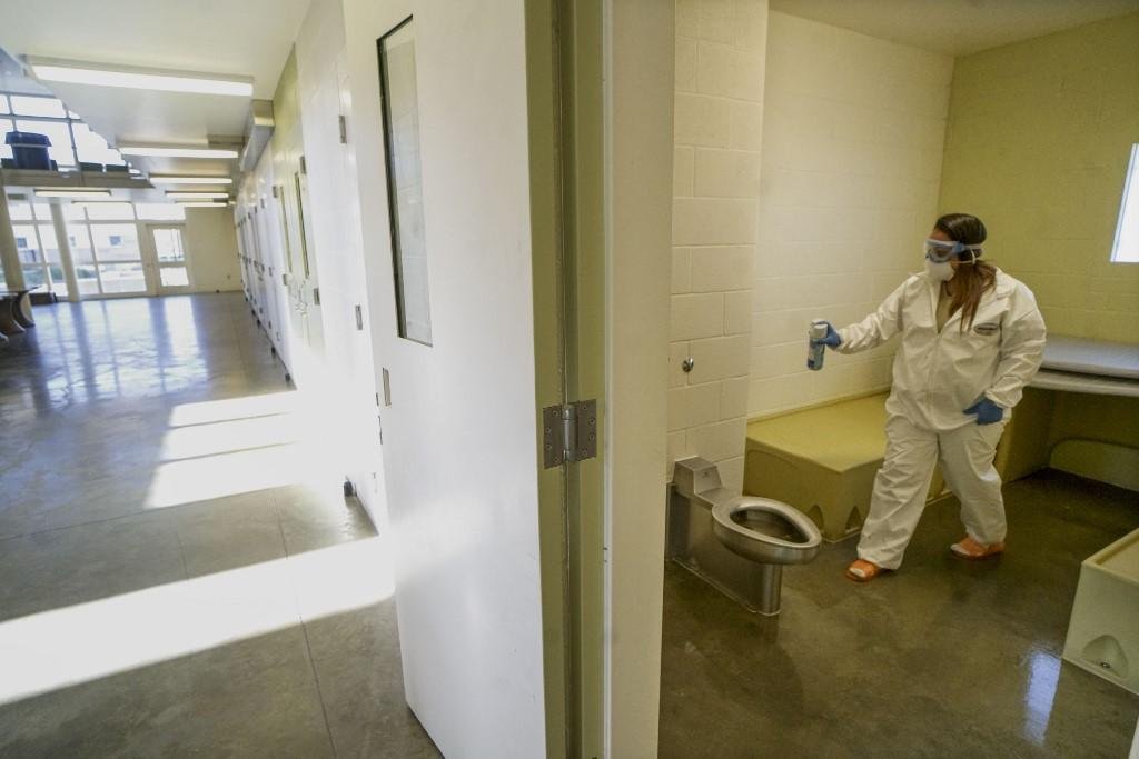 Pres&iacute;dios americanos registraram 30 mil casos de coronav&iacute;rus entre detentos e funcion&aacute;rios