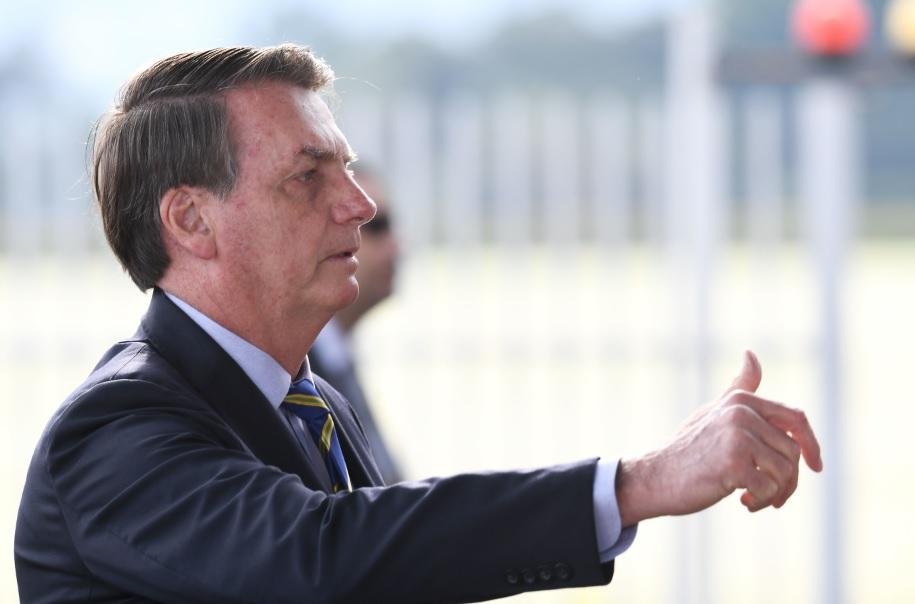 Bolsonaro afirmou que o Brasil s&oacute; n&atilde;o est&aacute; em crise por causa do aux&iacute;lio emergencial