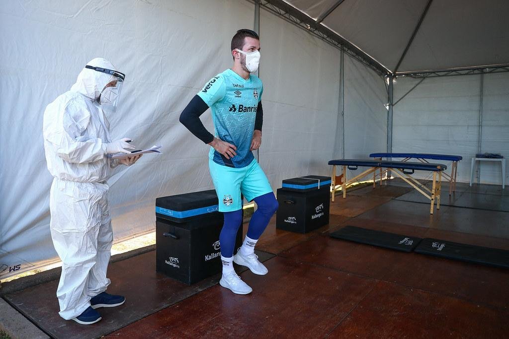 Antes das corridas, jogadores foram encaminhados &agrave; tenda de fisioterapia e fisiologia, onde, individualmente, realizaram testes