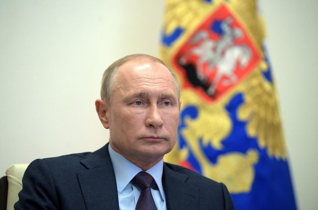 Novo coronav&iacute;rus causa impasse em governabilidade de Putin na R&uacute;ssia