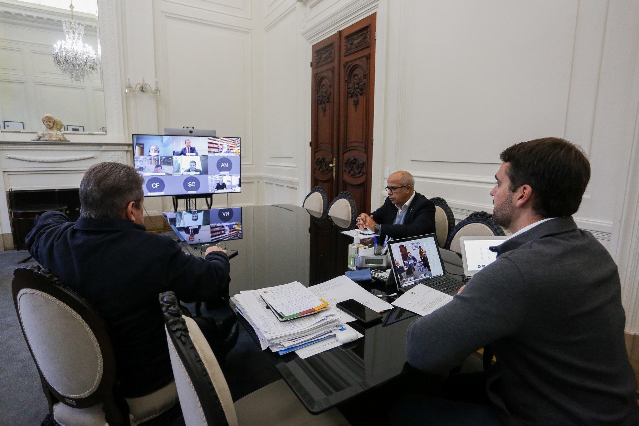 O governador Eduardo Leite se reuniu, na quinta-feira, com os chefes de poderes para tratar sobre a LDO 2021