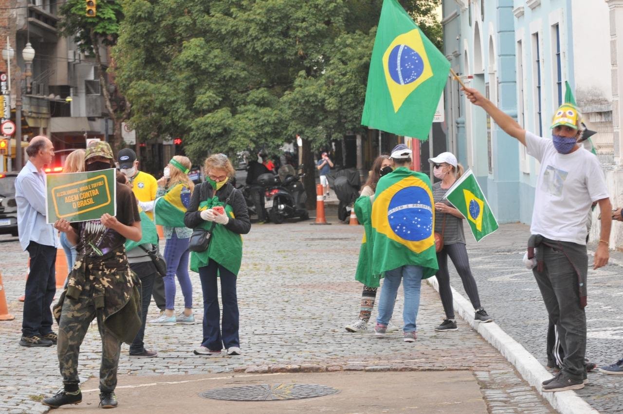Grupo protestou contra Judici&aacute;rio e Legislativo em nome de Jair Bolsonaro