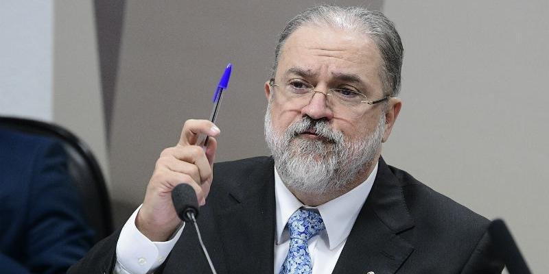 Augusto Aras disse que apenas di&aacute;logos entre Bolsonaro e Moro devem ser divulgados