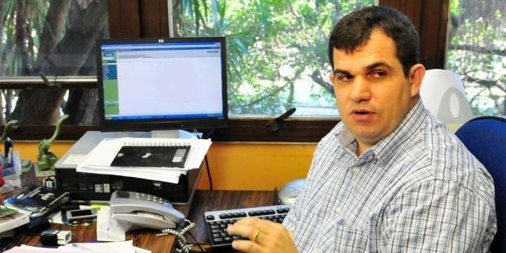 Diretor da 1&ordf; Delegacia de Pol&iacute;cia Regional Metropolitana, delegado Juliano Ferreira, acompanha apura&ccedil;&atilde;o do crime