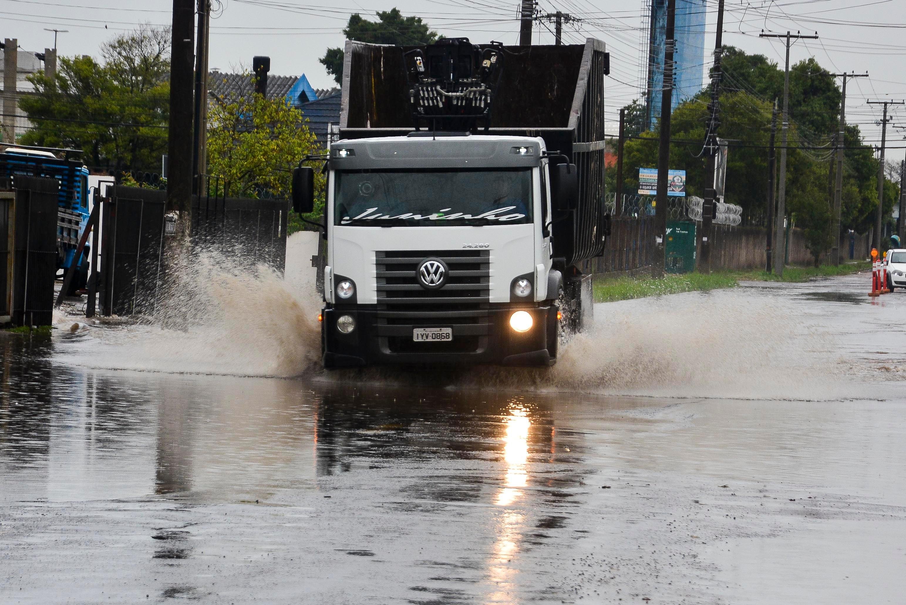 Chuva causou transtornos na Capital