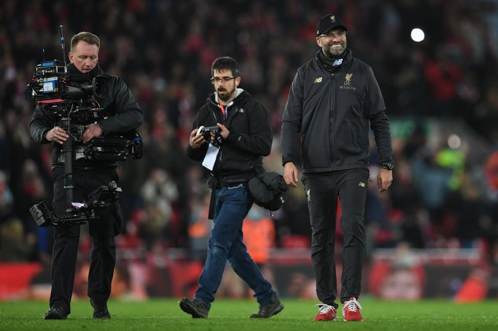 Premier League est&aacute; autorizada a voltar em breve, mas prefeito de Londres mostra precau&ccedil;&atilde;o