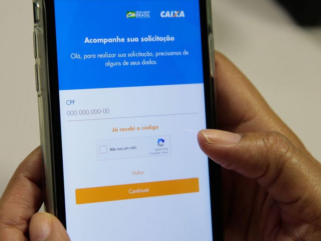 "Quem fala sobre Economia (prorroga&ccedil;&atilde;o do aux&iacute;lio) &eacute; o Paulo Guedes", disse Bolsonaro nesta ter&ccedil;a-feira