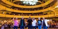 Integrantes do 14 Bis durante show no Teatro Coliseu, em Santos, que vai virar CD e DVD ao vivo, a ser lançado no segundo semestre