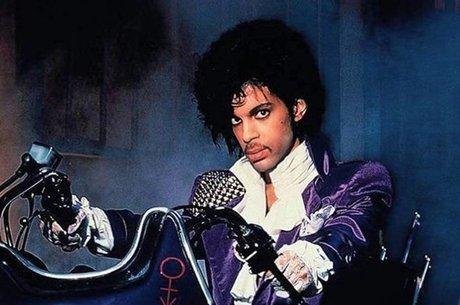 Prince na &eacute;poca da turn&ecirc; do disco Purple Rain
