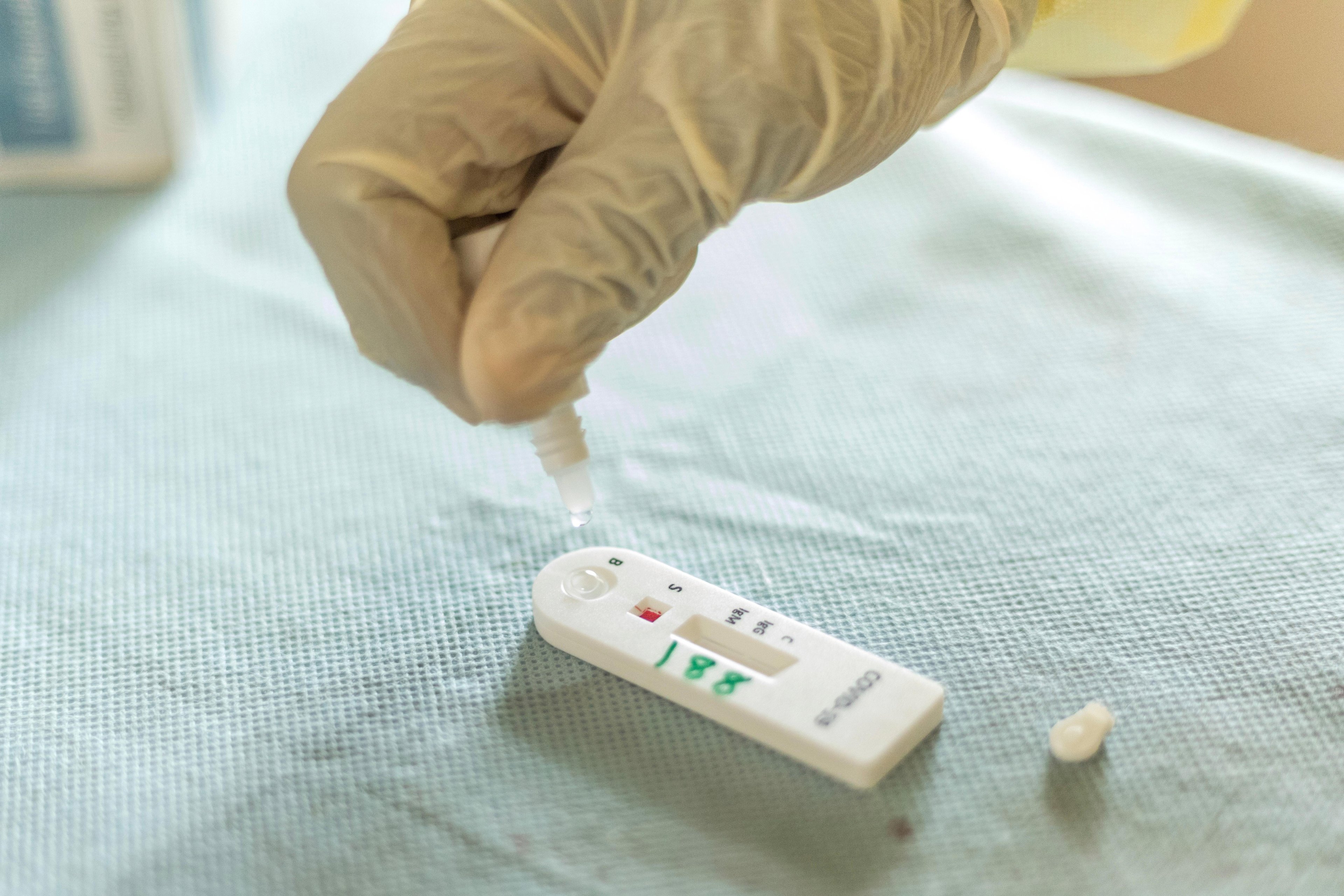 "Os laborat&oacute;rios da Embrapa e da Fiocruz re&uacute;nem alta capacidade anal&iacute;tica e profici&ecirc;ncia em diversos m&eacute;todos e diagn&oacute;sticos", destaca a Anvisa
