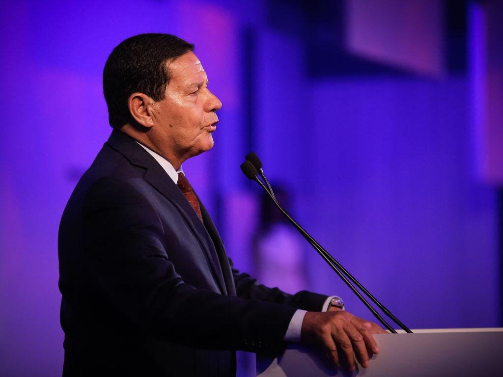 Vice-presidente defende equil&iacute;brio entre conten&ccedil;&atilde;o da Covid-19 e economia