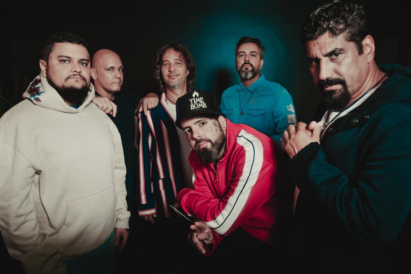 Banda carioca interpreta hits em apresenta&ccedil;&atilde;o virtual