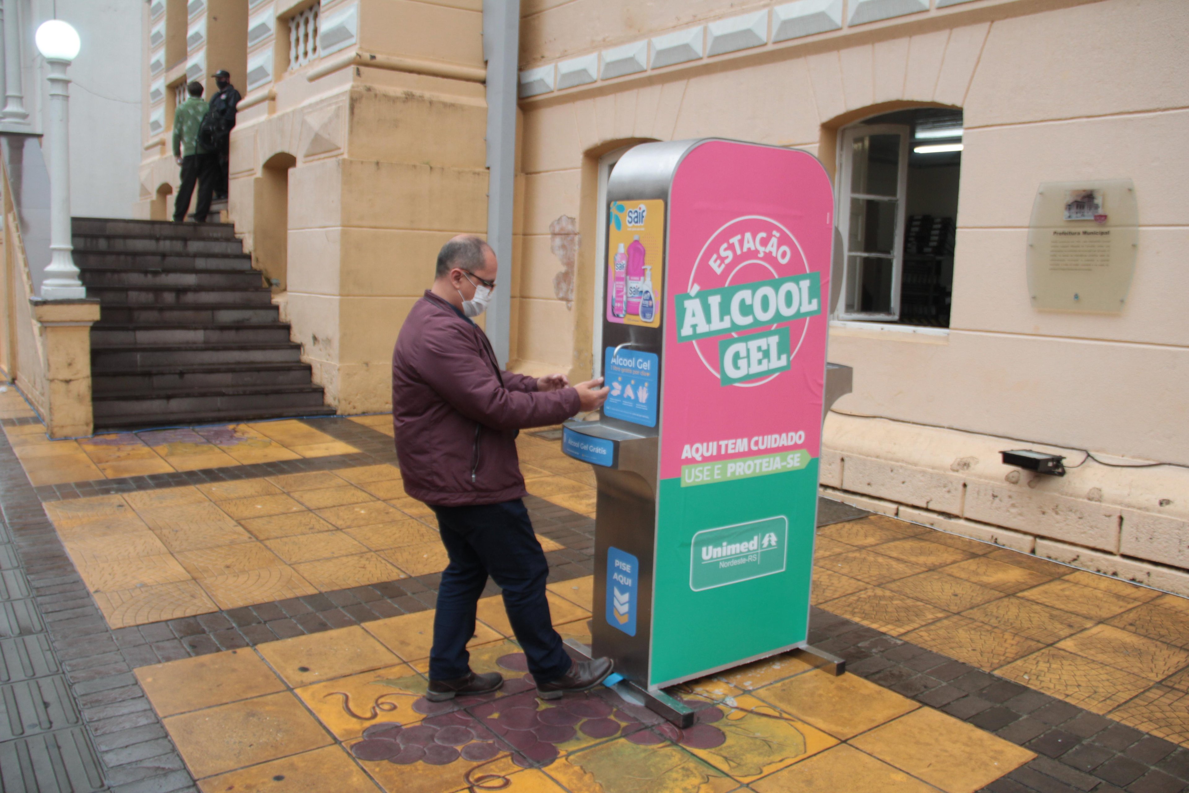 Cada totem disponibilizar&aacute; 1 litro de &aacute;lcool em gel por dia, suficiente para 1,5 mil aplica&ccedil;&otilde;es