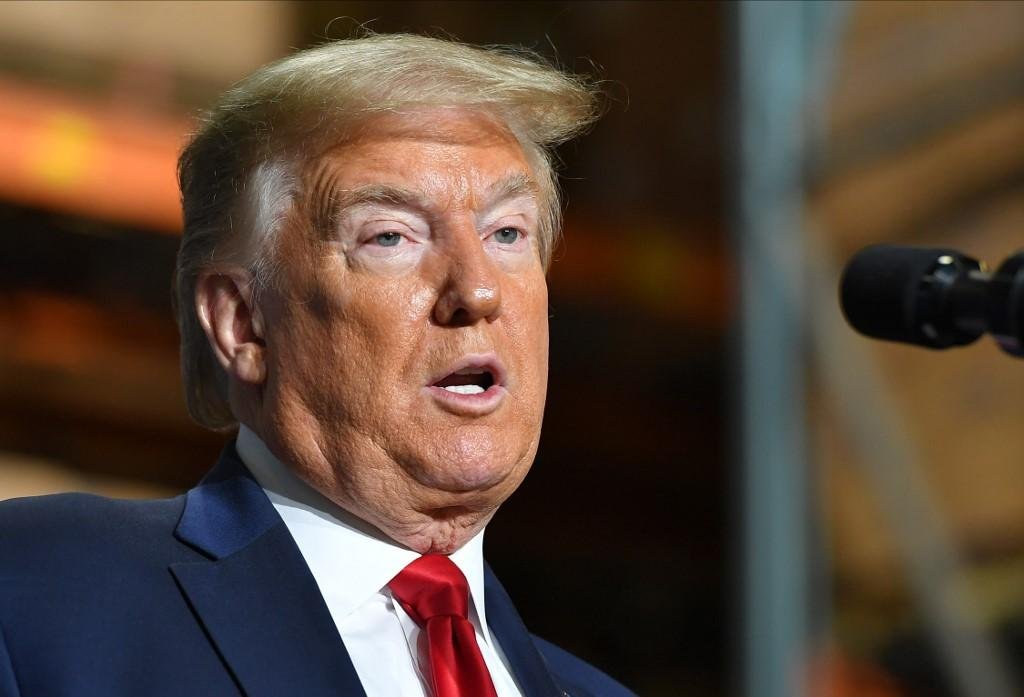 "Se veio de um laborat&oacute;rio ou de um morcego, &eacute; que veio da China e eles devem cont&ecirc;-lo", disse Trump