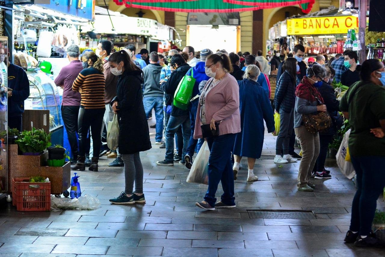 Movimento neste s&aacute;bado no Mercado P&uacute;blico