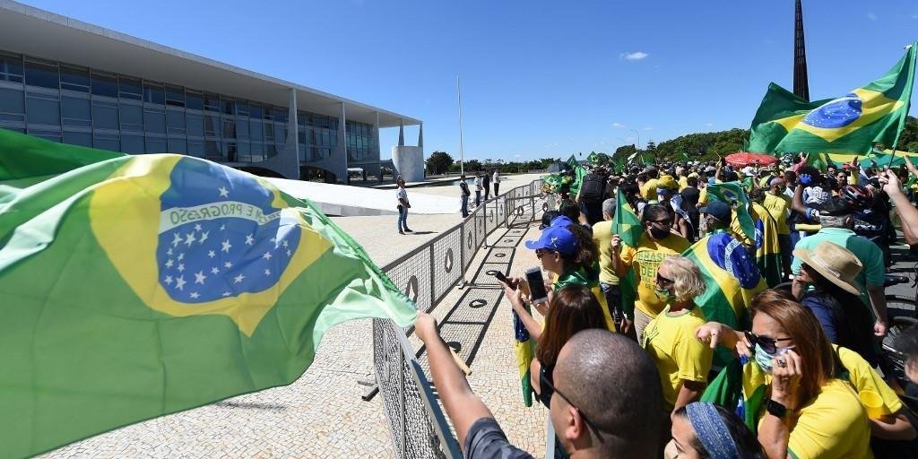 A manifesta&ccedil;&atilde;o dos ex-ministros acontece quase um m&ecirc;s ap&oacute;s o presidente Jair Bolsonaro ter feito um discurso num ato que pedia a "interven&ccedil;&atilde;o militar"