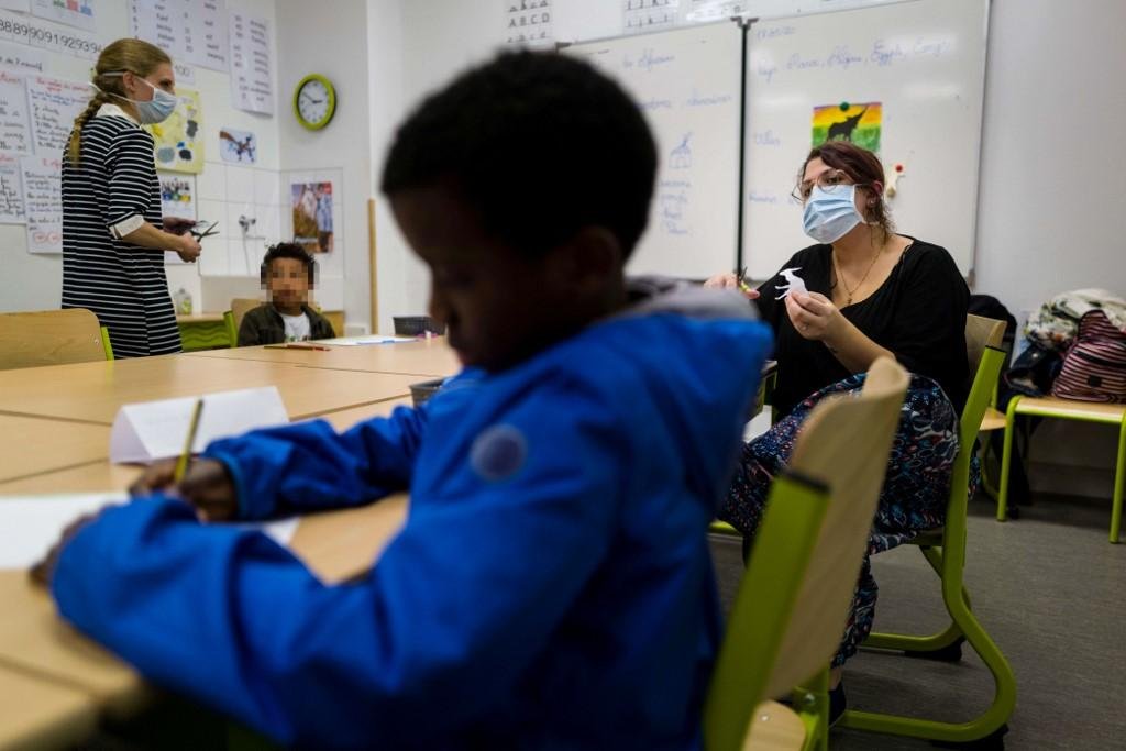 Pelo menos 150 mil alunos de 40 mil unidades voltaram &agrave;s aulas na semana passada