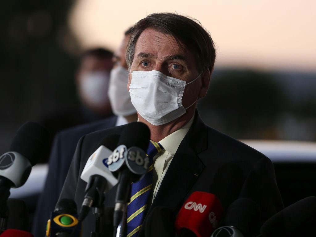 Curi&oacute; foi recebido por Bolsonaro e perfil oficial da Secom saudou o militar como "her&oacute;i"