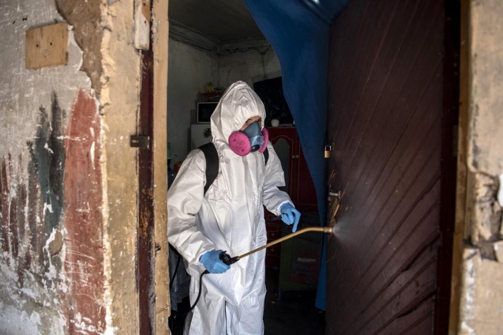Santiago, capital de sete milh&otilde;es de habitantes, &eacute; o principal foco da pandemia no pa&iacute;s