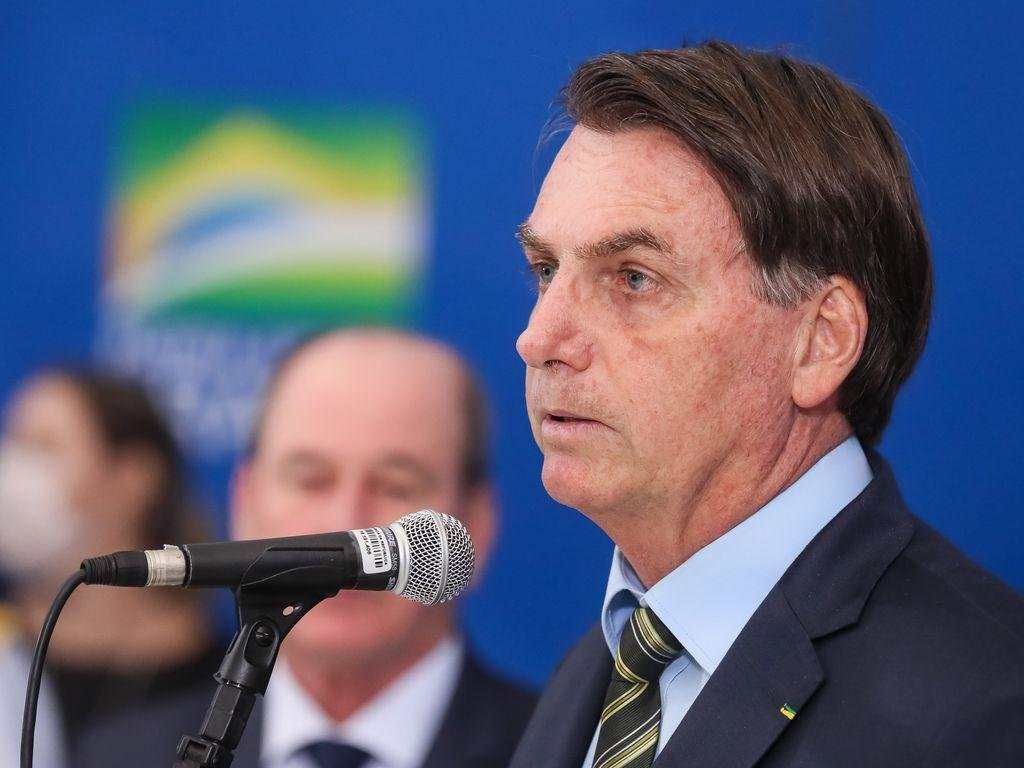 Presidente volta a criticar atua&ccedil;&atilde;o de governadores na pandemia