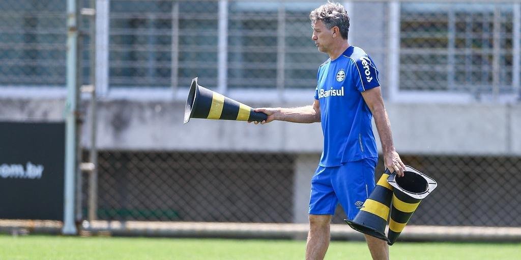 Renato Portaluppi faz parte do grupo de risco e por isso segue no Rio de Janeiro