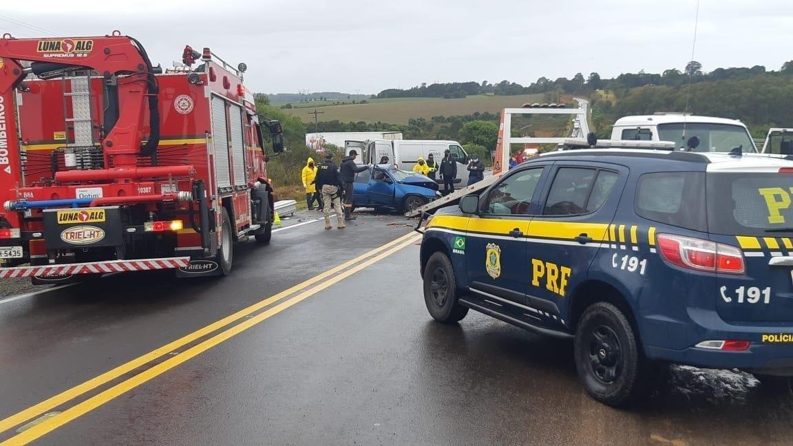 Trecho da rodovia ficou parcialmente bloqueado para o atendimento da ocorr&ecirc;ncia