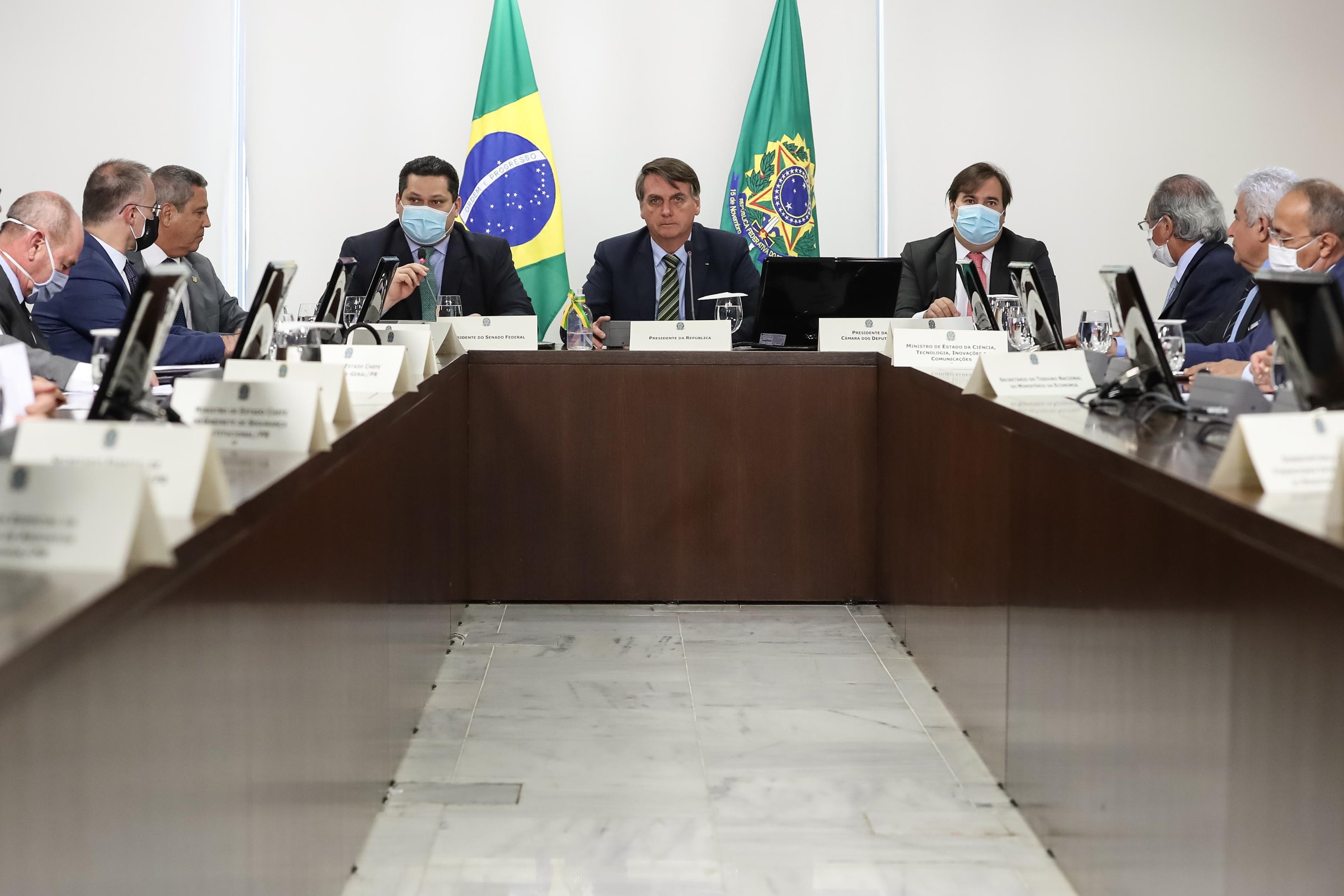 Videoconfer&ecirc;ncia com Governadores dos Estados.