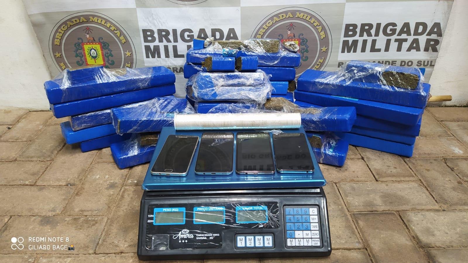 Policiais militares efetuaram a pris&atilde;o de dez traficantes em flagrante